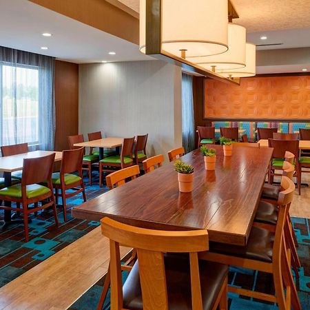 Fairfield Inn By Marriott Richmond New Paris Bagian luar foto