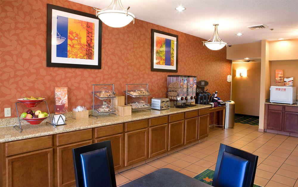 Fairfield Inn By Marriott Richmond New Paris Bagian luar foto