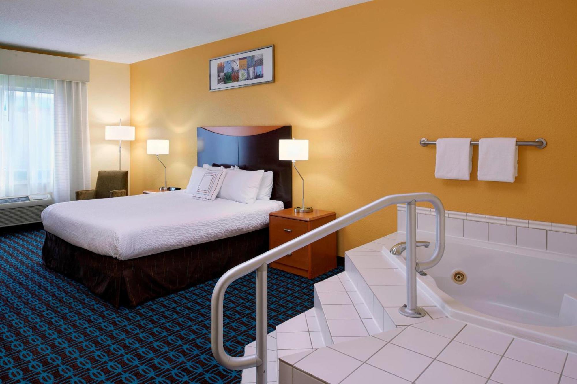 Fairfield Inn By Marriott Richmond New Paris Bagian luar foto