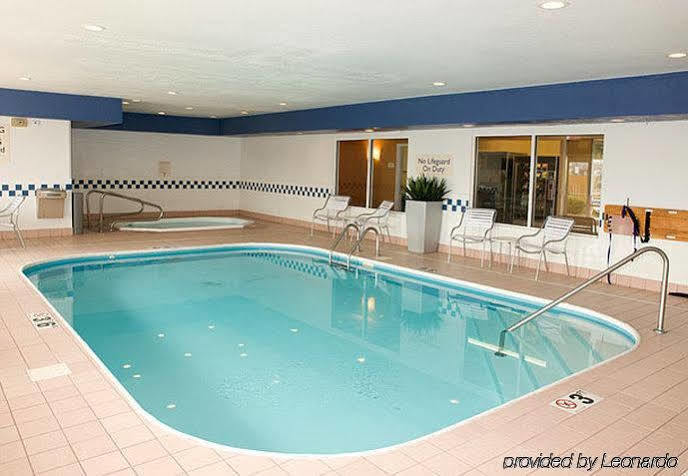 Fairfield Inn By Marriott Richmond New Paris Bagian luar foto