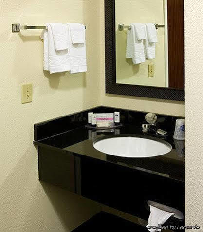 Fairfield Inn By Marriott Richmond New Paris Bagian luar foto