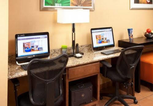 Fairfield Inn By Marriott Richmond New Paris Bagian luar foto